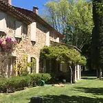 Provencale Familiale Avec Piscine فيلة