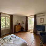 Provencale Familiale Avec Piscine فيلة