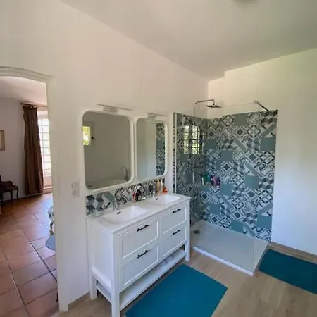 ヴィラ Provencale Familiale Avec Piscine グリモー